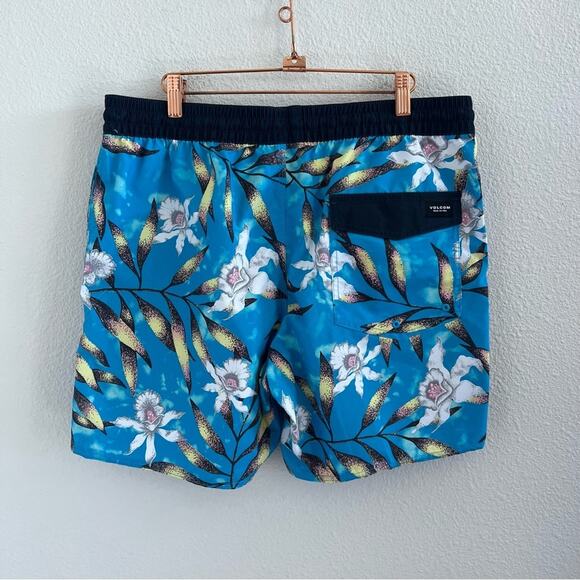Volcom Blue Tropical Surf Trunks Hybrid Short Large - Picture 2 of 7